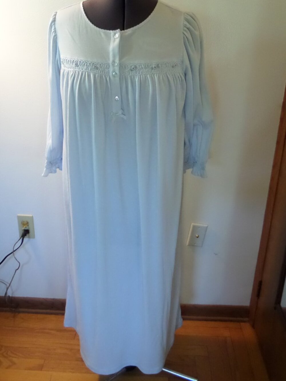 Go Softly Women's Petite Light  Blue Full Length Nightgown Buttons Size PM NWT